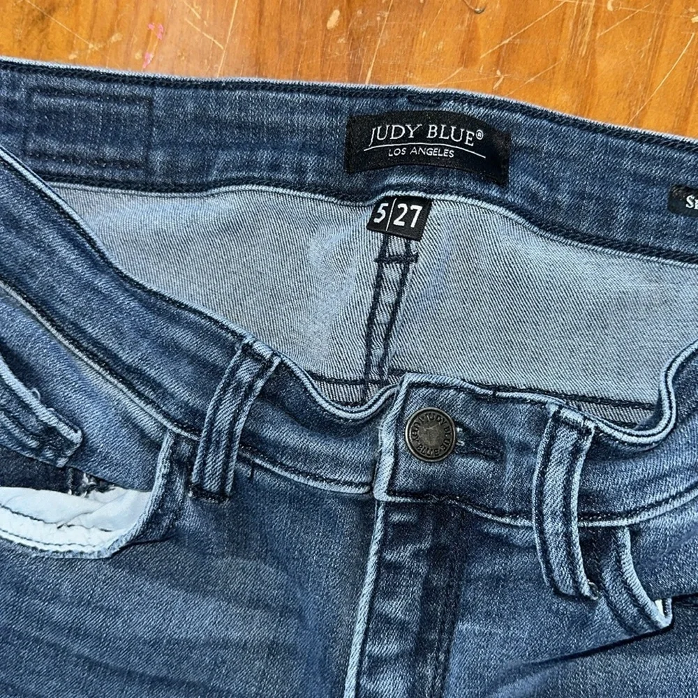 Judy Blue women’s blue distressed skinny jeans size 27